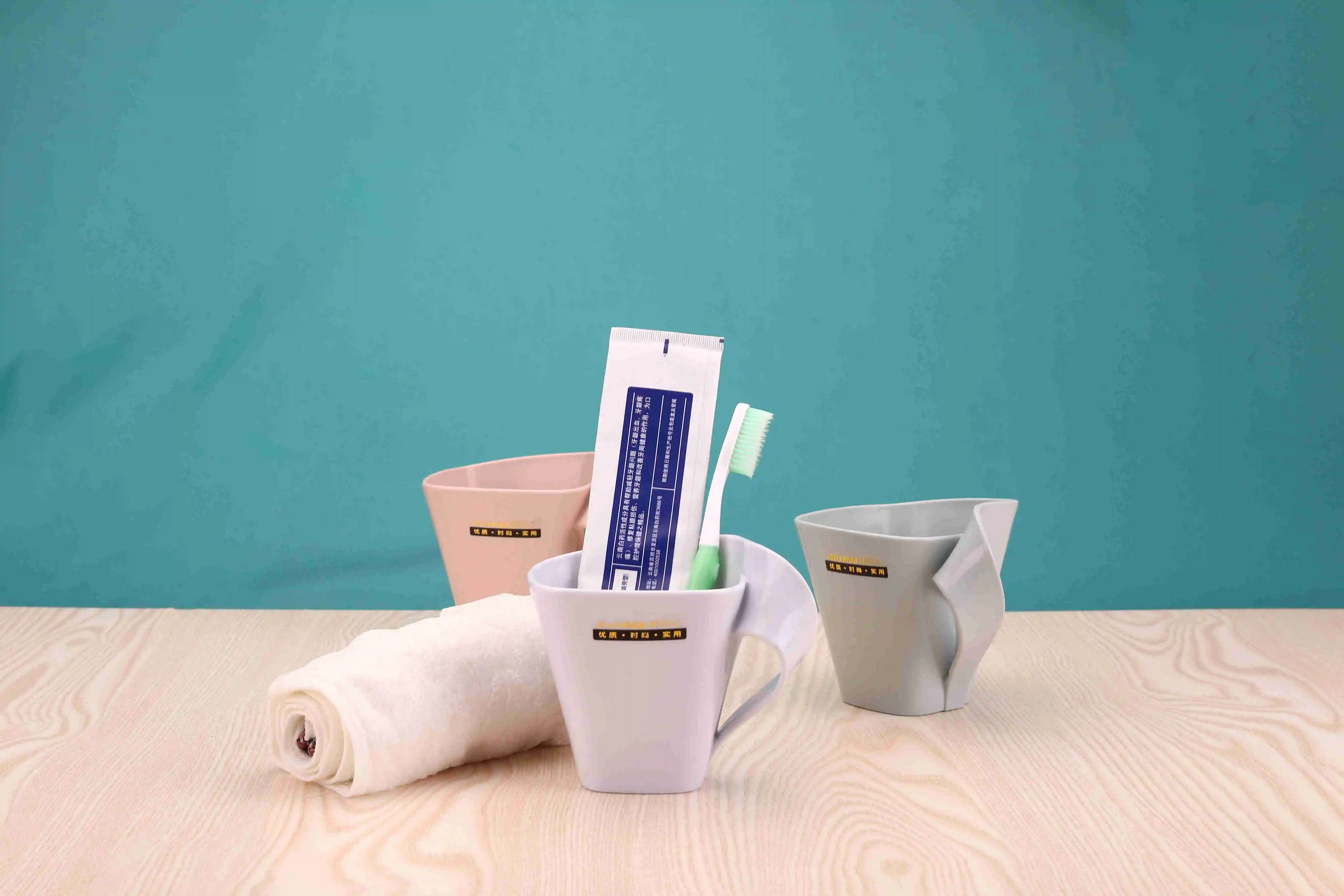 Portable Premium Durable Material Travel Mouth Cup Mini Square Plastic Tooth Brush Cups And Towel