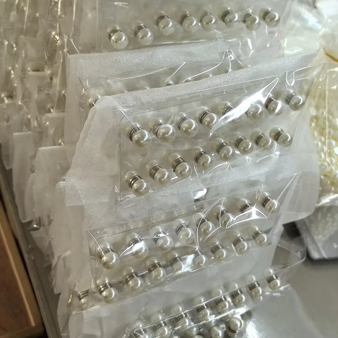 new Fashion pearl magnetic button brooch pin collar brooch pin for hijab scarf Wedding dress weighting and windproofing.