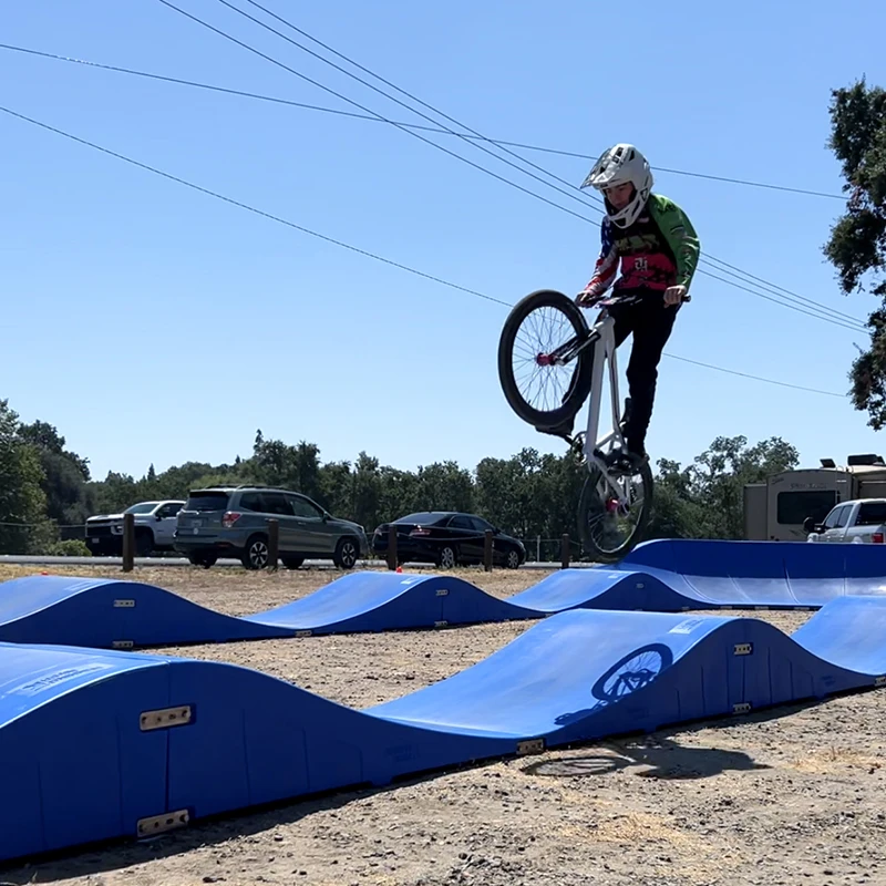 Outdoor sports Sports & Entertainment Plastic modular pump track velocity loop 2  exercise for Cycling & scooters bike workout