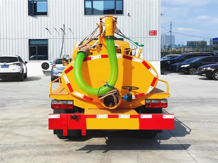 Dongfeng Tuyi 4x2 Diesel Fuel Vacuum Pump Sewage Suction Truck Manual Transmission