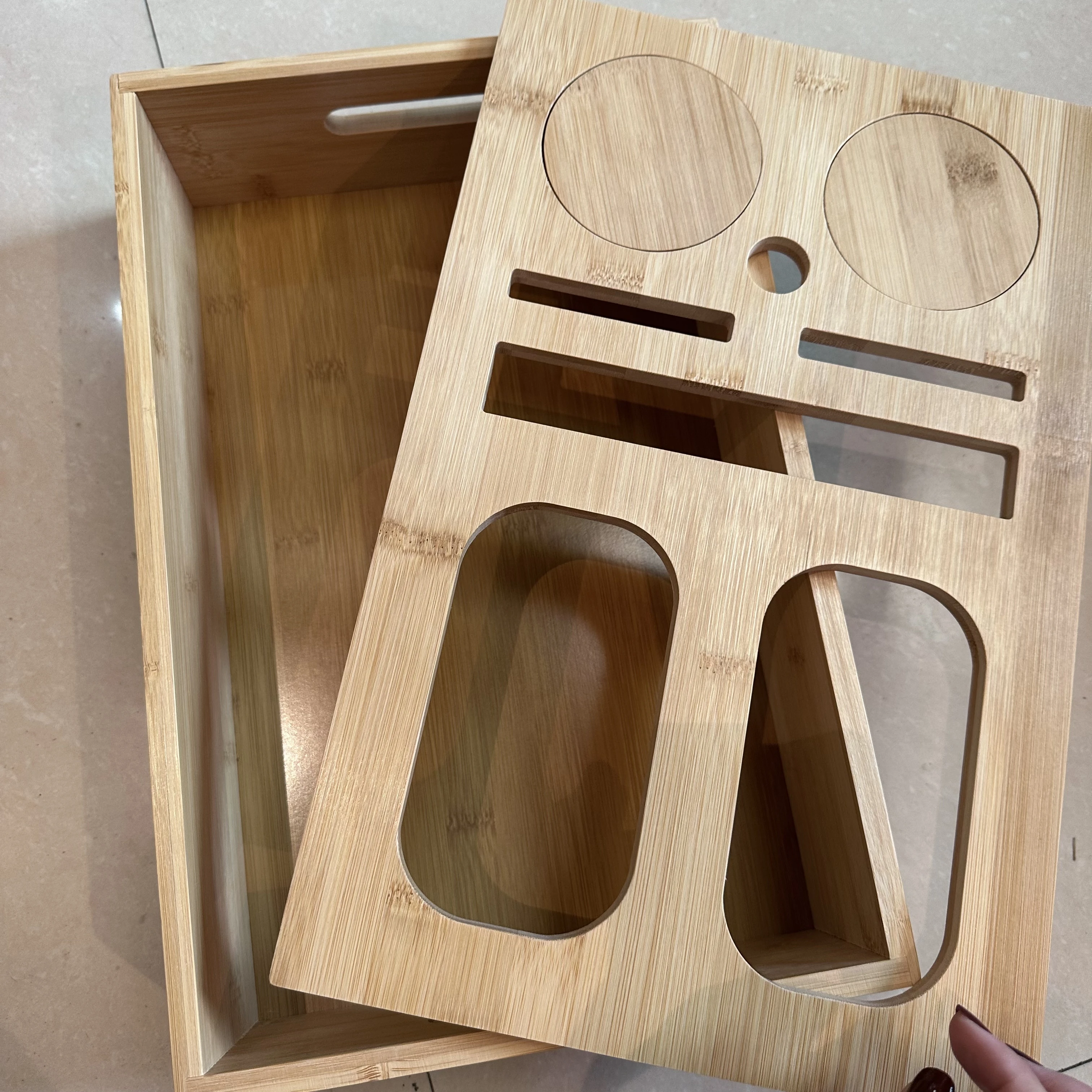 Removable Lid Design Bamboo Single-Tier round Cup & Drink Holder with Snack Tray Caddy for Kitchen Couch Sofa or Bed