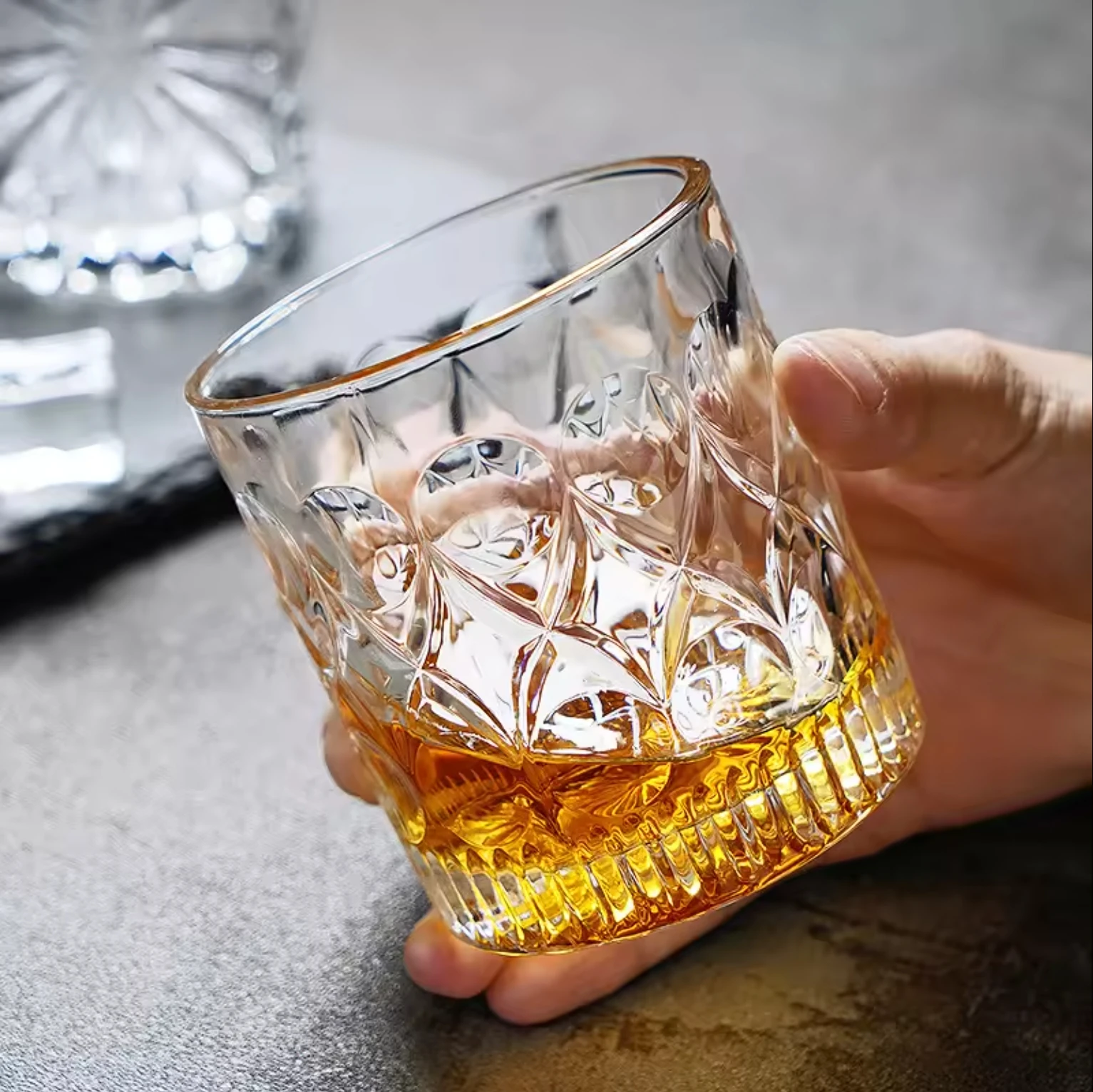Wholesale Hot Sale Customized Thick Bottom Crystal Whiskey Glass Cup Whisky Glasses Logo Cup Wine Glassware For Bar