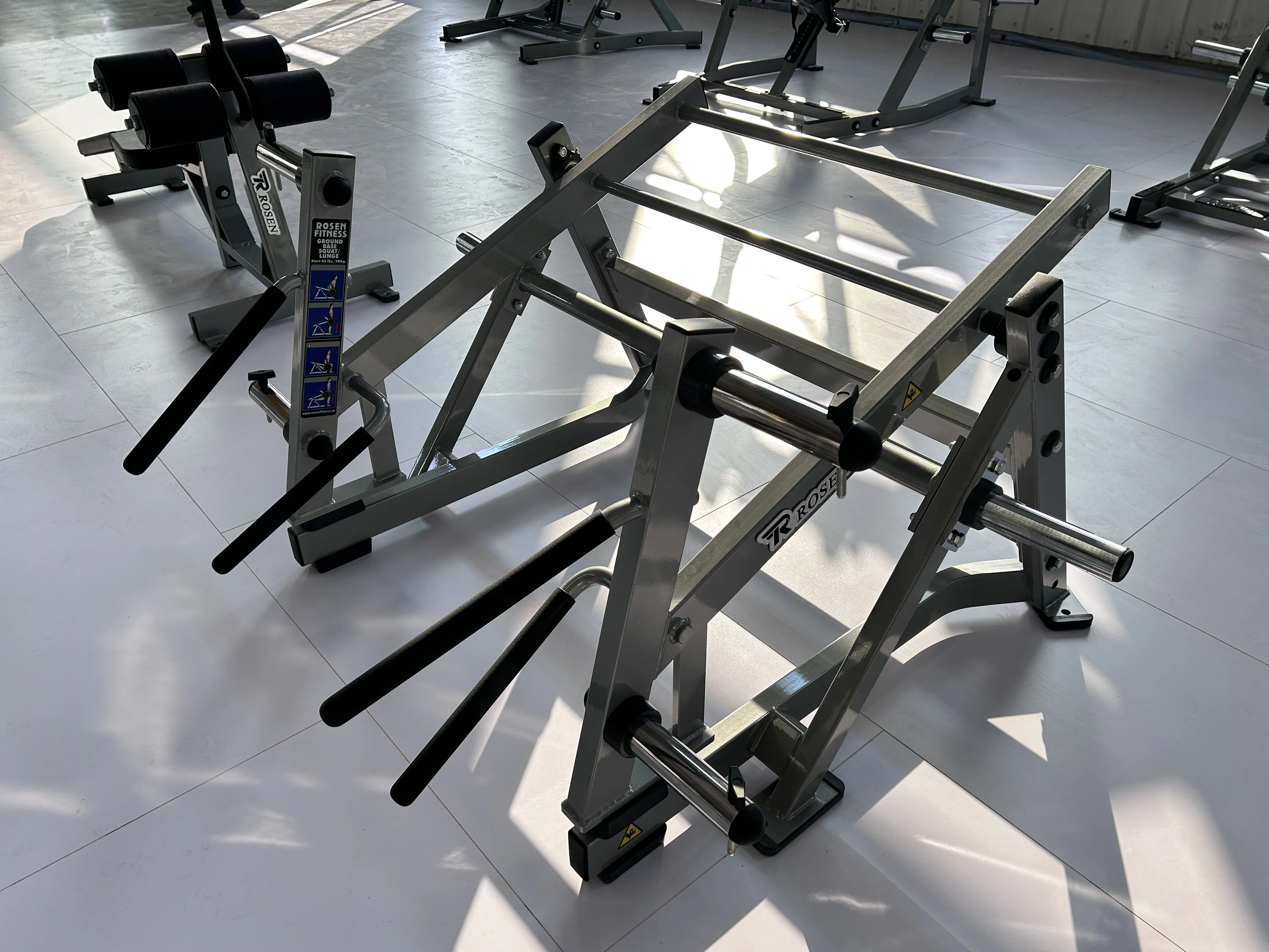 Factory Price Advanced Gym Workout Equipment Commercial Use Three Thickness Square Tube Ground Base Squat Lunge For Fitness