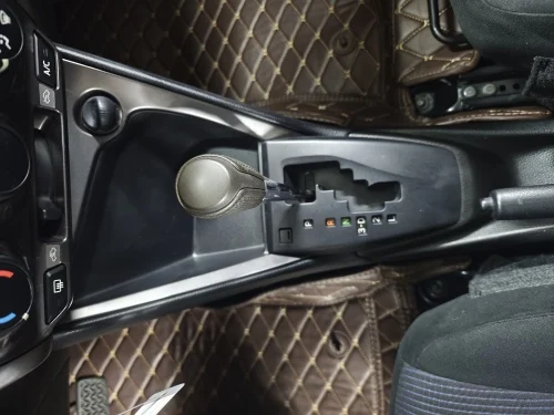 High Quality Second-Hand T-oyota Y-aris Petrol Engine SUV Cheap Electric FWD Van Wholesale Made China Dark Interior R15 Tire