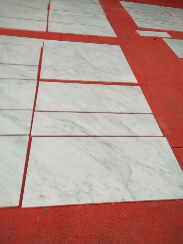 2021 hot sale 24x24 italian carrera white marble tiles on sale