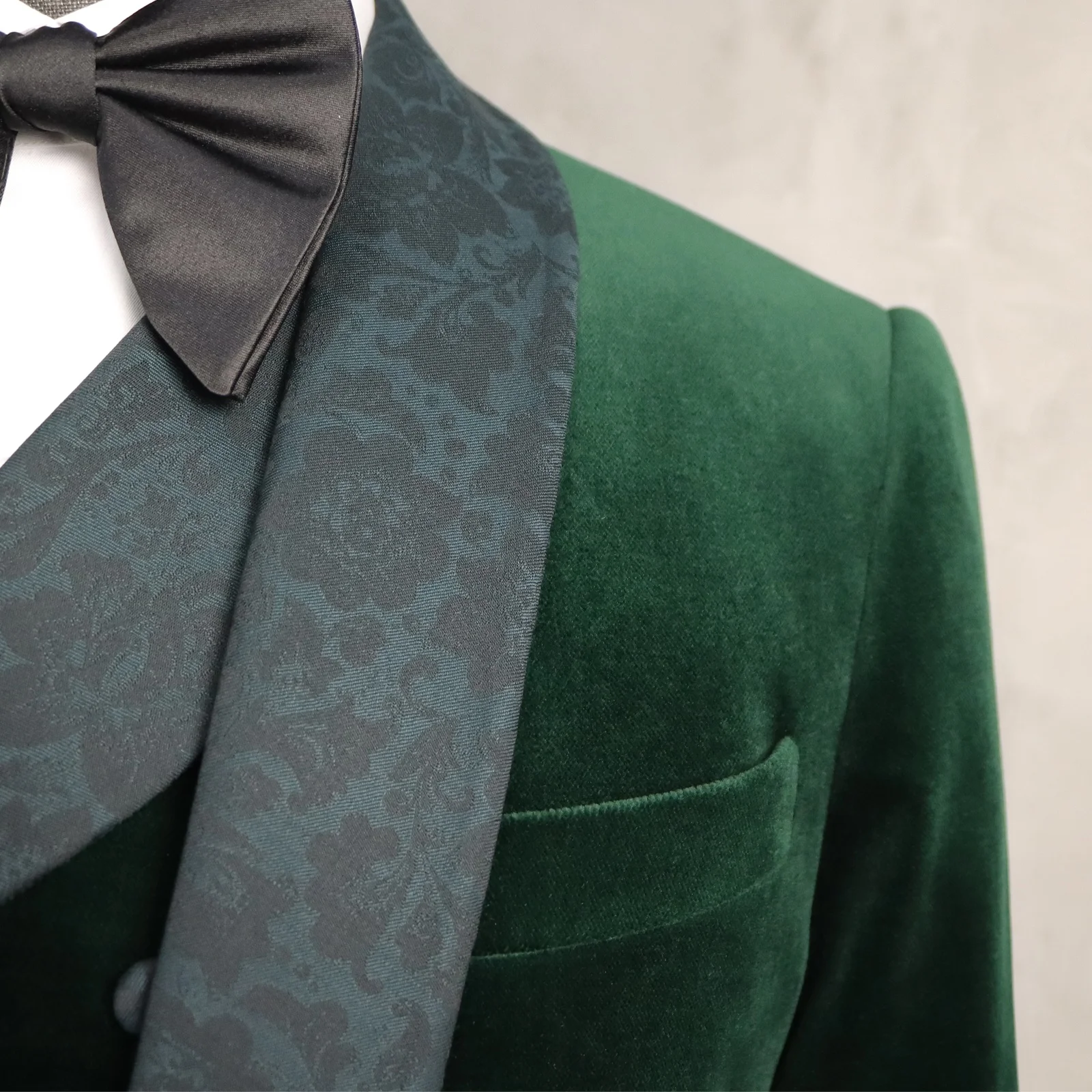 MTM Bespoke Velvet Tuxedo Custom Wedding Jacket  For Man Luxuriant Shawl Lapel Green Mens Dress Blazers For Groom