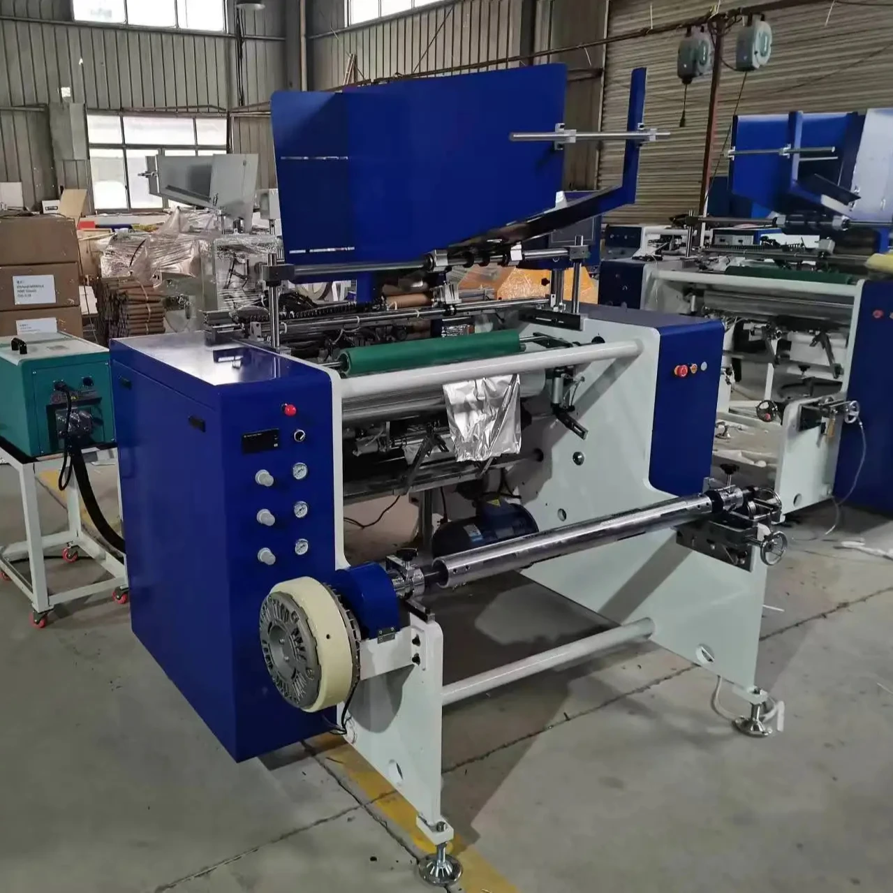 Easy to operate high output foil rewinder kitchen aluminum foil rewinding machine