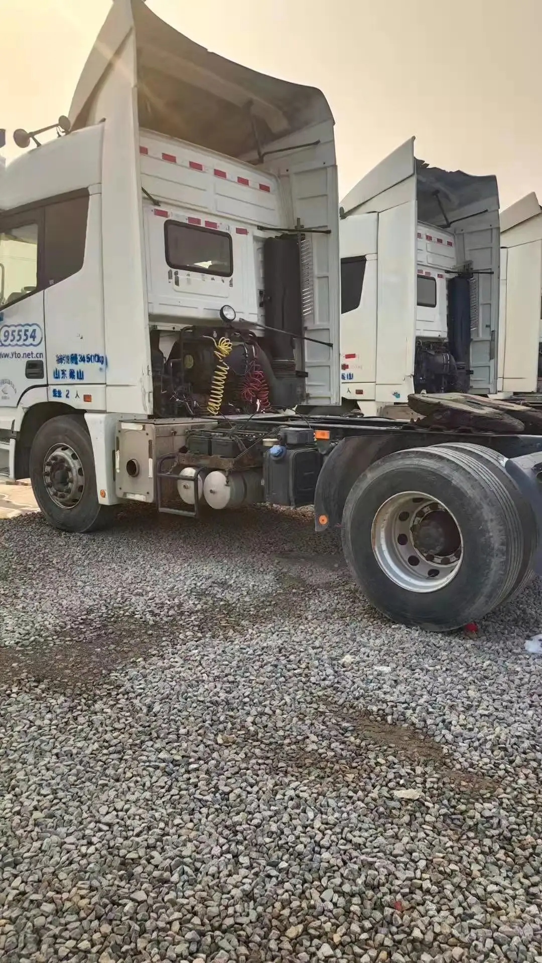 HOWO Used trailer head/tractor trucks Price