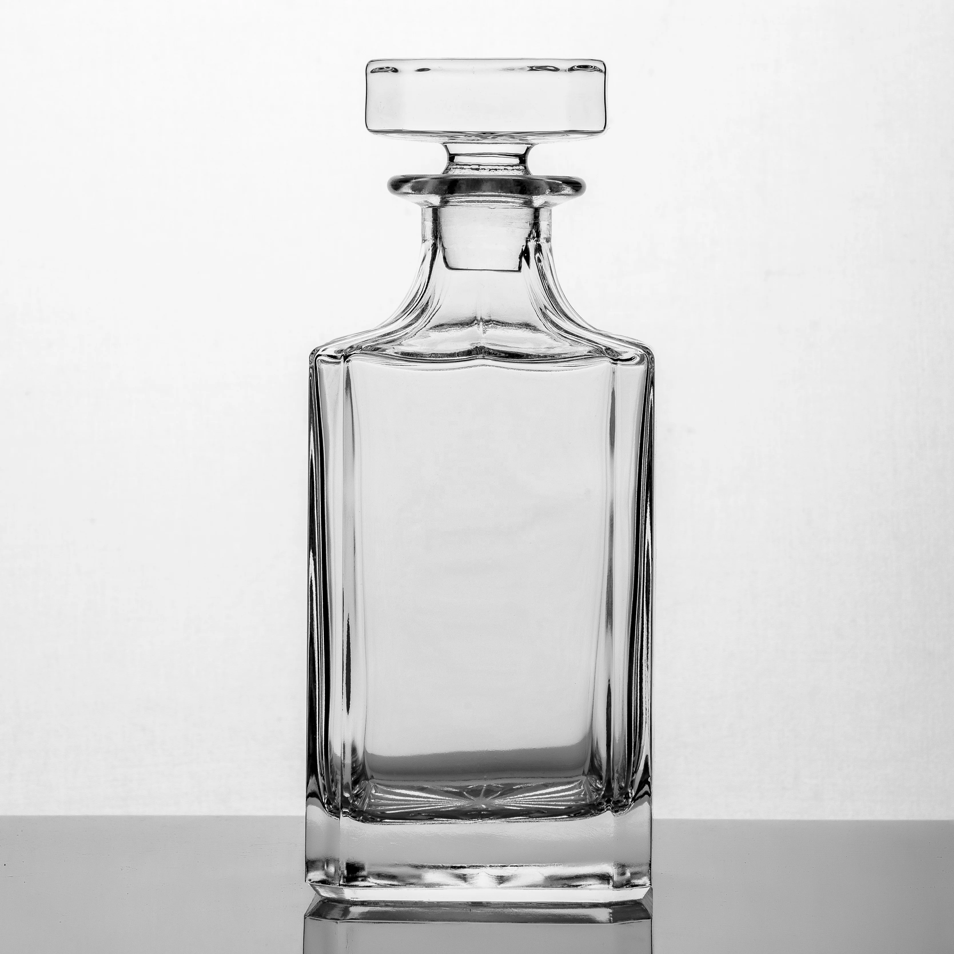 Novare Factory Wholesale Bottle Glass Whiskey Decanter for Vodka Bottle