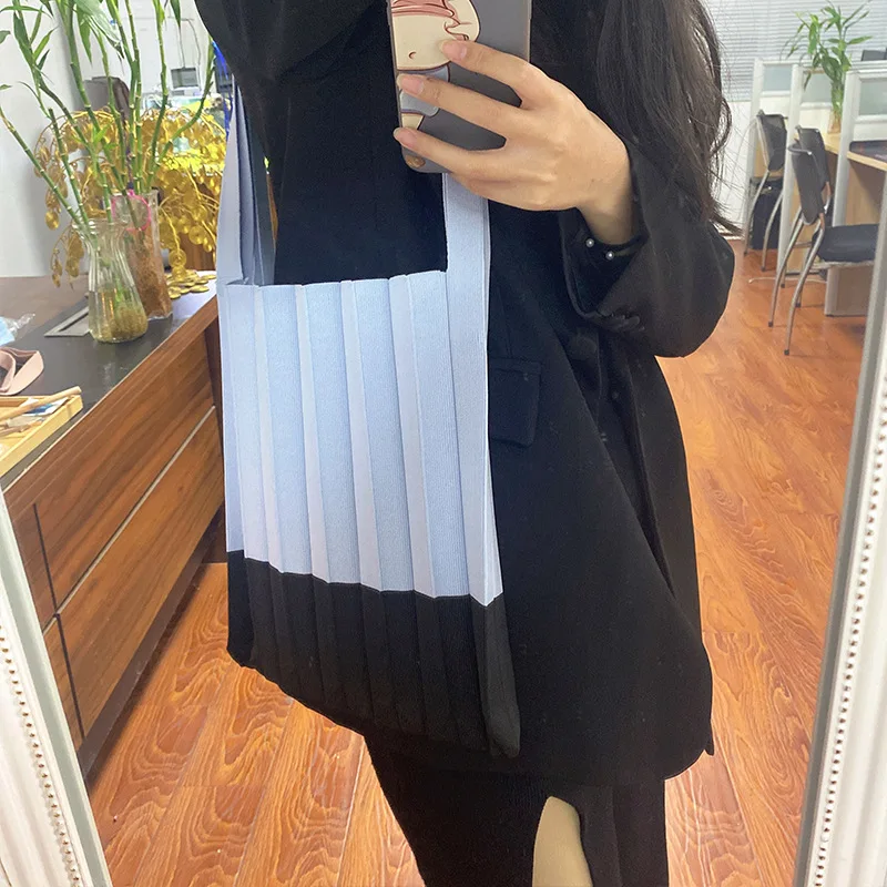 Casual design Contrasting colors knitted shopping bag Women knitting tote handbags ruched pleated bag expandable bags