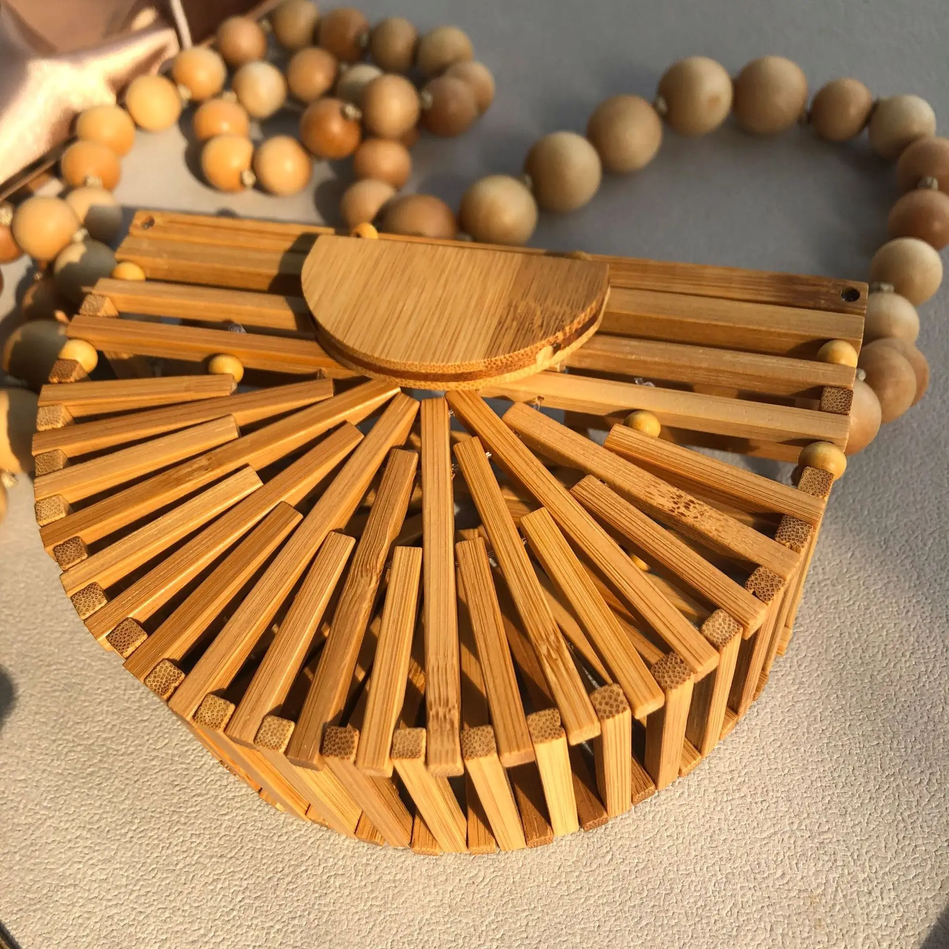 
Женская бамбуковая сумка, модный ажурный саквояж на плечо, маленький пляжный чемоданчик в богемном стиле, мессенджер, кошелек на лето 