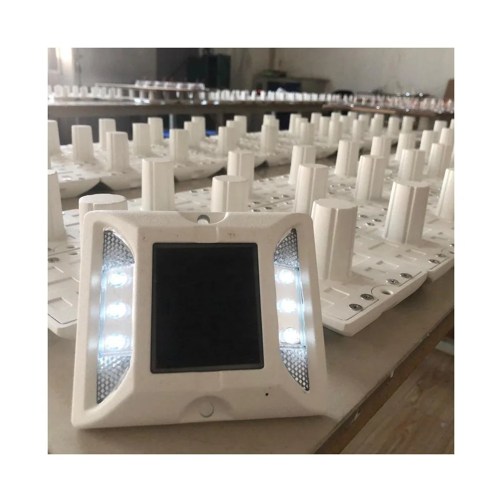 IP68 Cast Aluminum Shell Reflective Truck Side Marker LED Flashing Solar Road Stud Lights Highway Driveway Pavement Cat Eyes