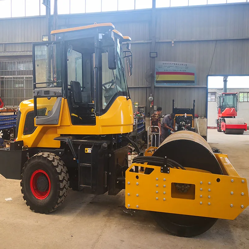 Medium vibrating roller for road construction site compacting machine