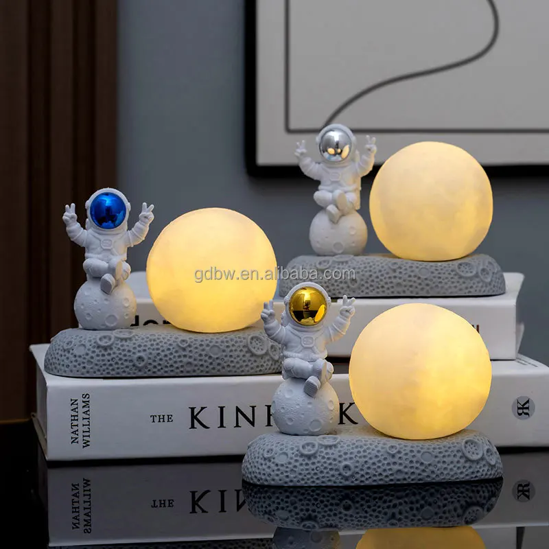 Creative Astronaut Small Night Light Decoration Pieces Net Red Room Bedside Table Layout Small Desk Lamp