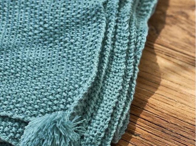 Wholesale Acrylic Solid Knitted Blanket High Quality Custom Super Soft Bed Blanket With Pom Pom