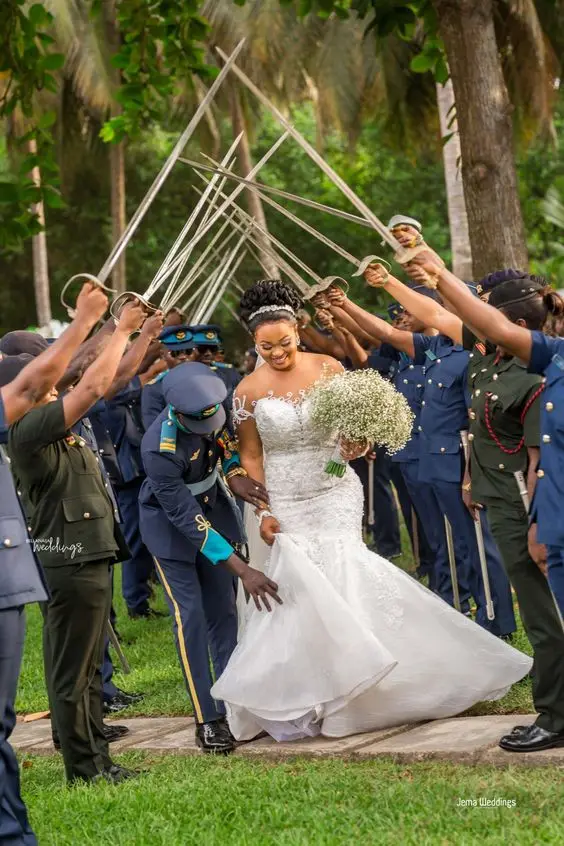 2023 African Mermaid Wedding Dresses Sheer Long Sleeve Lace Applique Customise Elegant Bridal Wedding Gowns