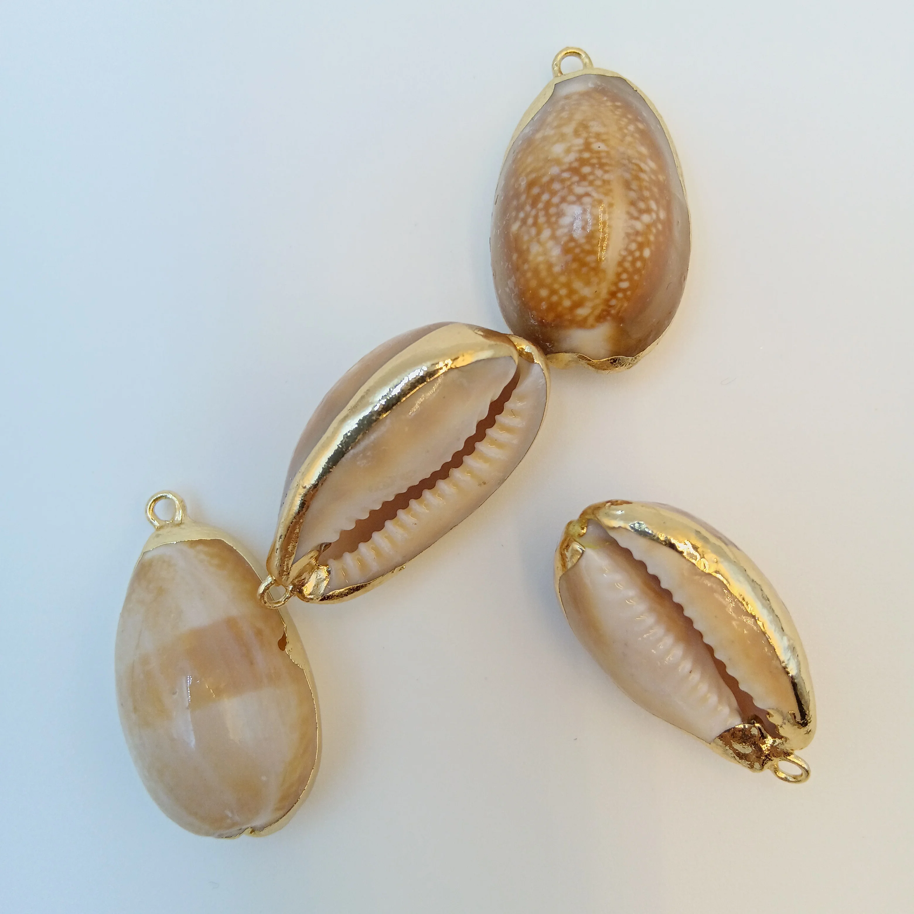 New Approach Fashionable Various Real Beach Conch Natural Gold Dipped Shell Necklace Lovely Tiny Cowrie Shell Pendant Charms