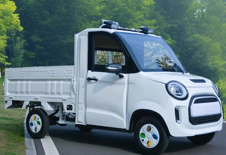 Low price four-wheeled electric vehicles, new energy family cars, scooters, petrol and electricity