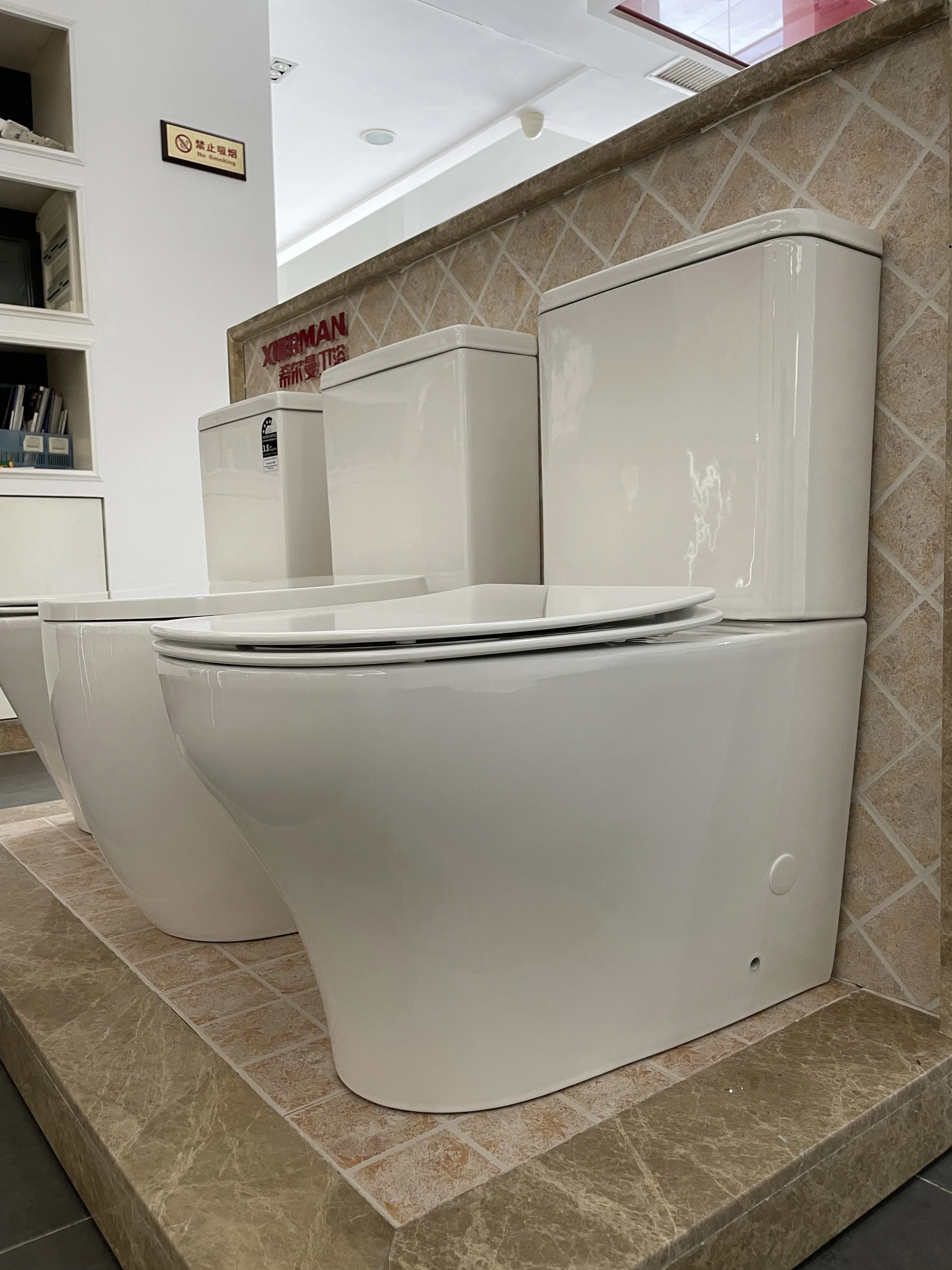 Оптовая продажа австралийский Стандартный напольный керамический унитаз сантехника S-trap/P-trap из двух частей