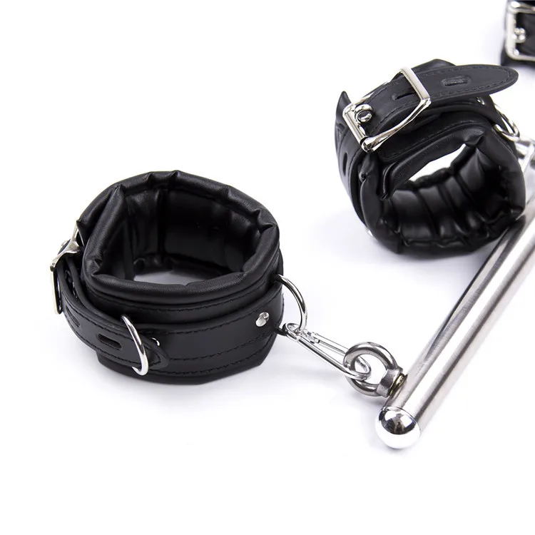 Bind toys D child buckle funny hands and feet Bind iron pipe feet Black sponge 3 sections Remove lock cuffs