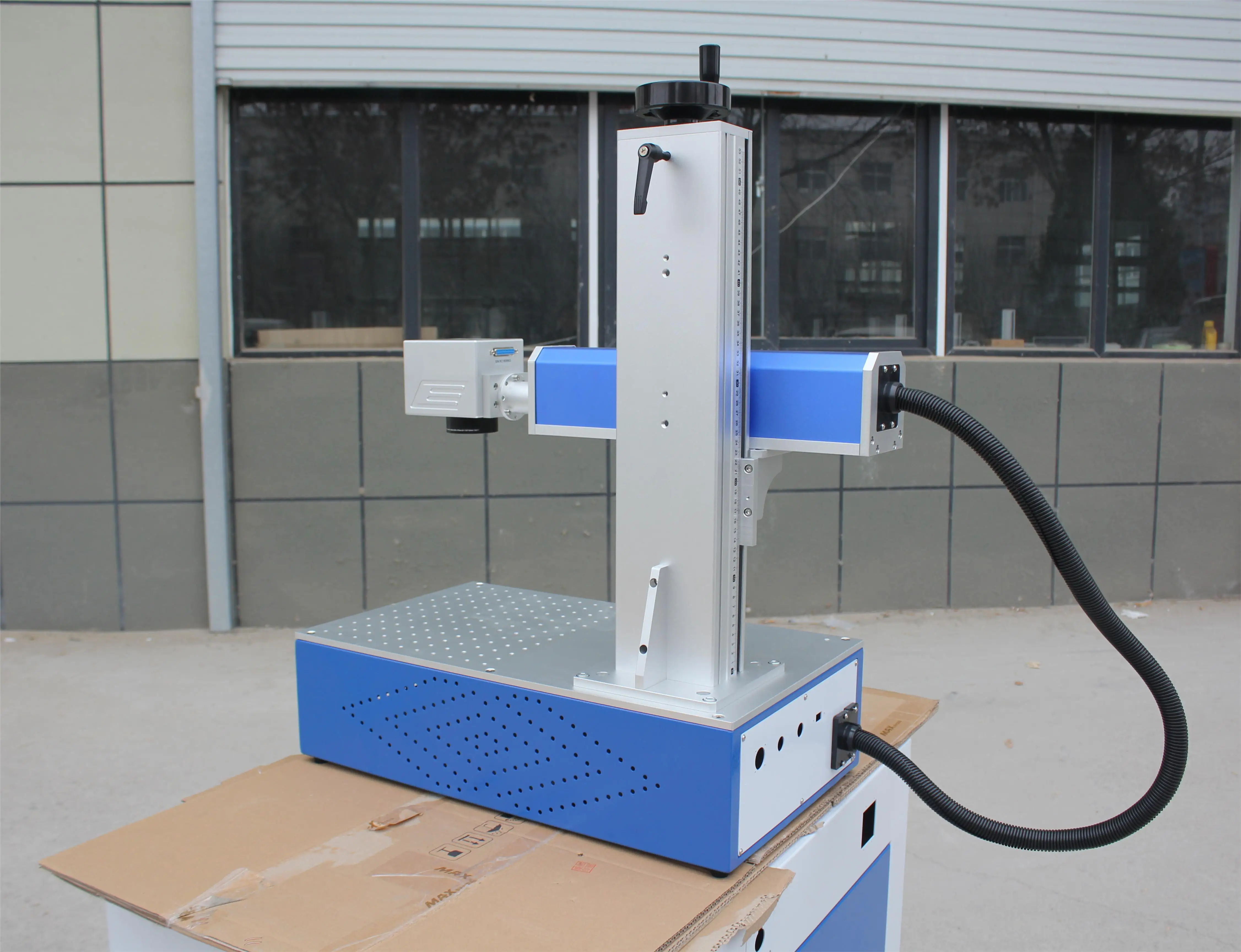 desktop 20w 30w 50w  fiber laser marking machine high precision pen aluminum carbon steel laser marker