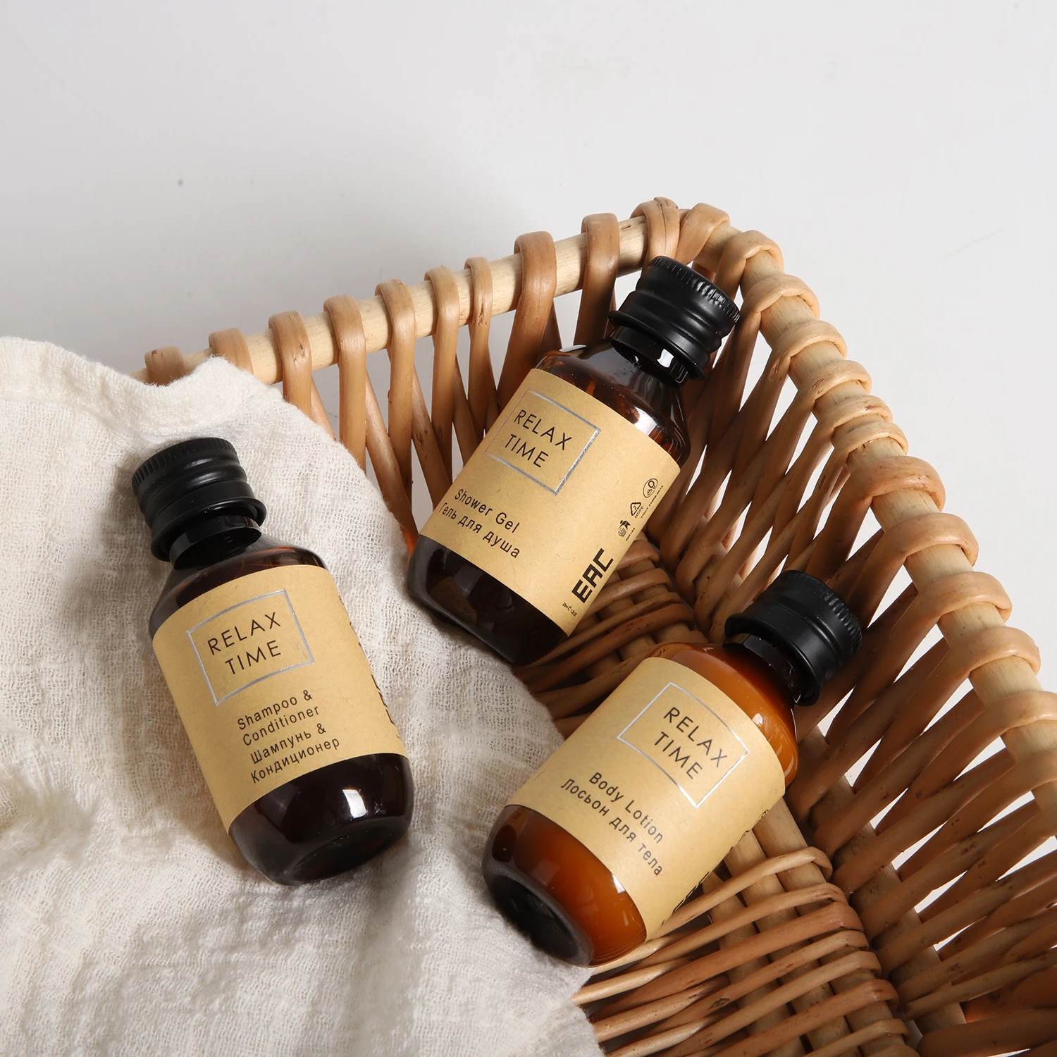 Custom Logo Hotel Amenities Kit Hotel Guest Room Amenity Set For Hotel Guests Eco Friendly Disposable Amenities