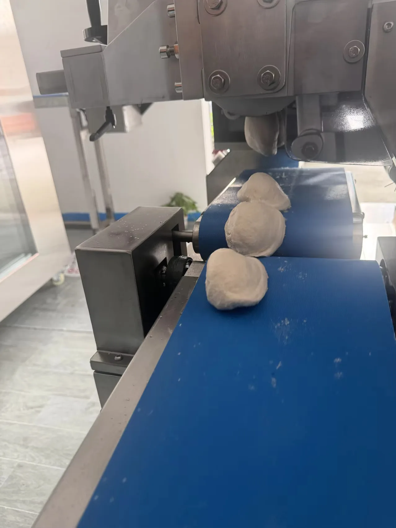 Commercial Automatic Bread Making Machine Bun Pizza Pita Dough Ball Bakery Dough Ball Line Rounder Divider Machine