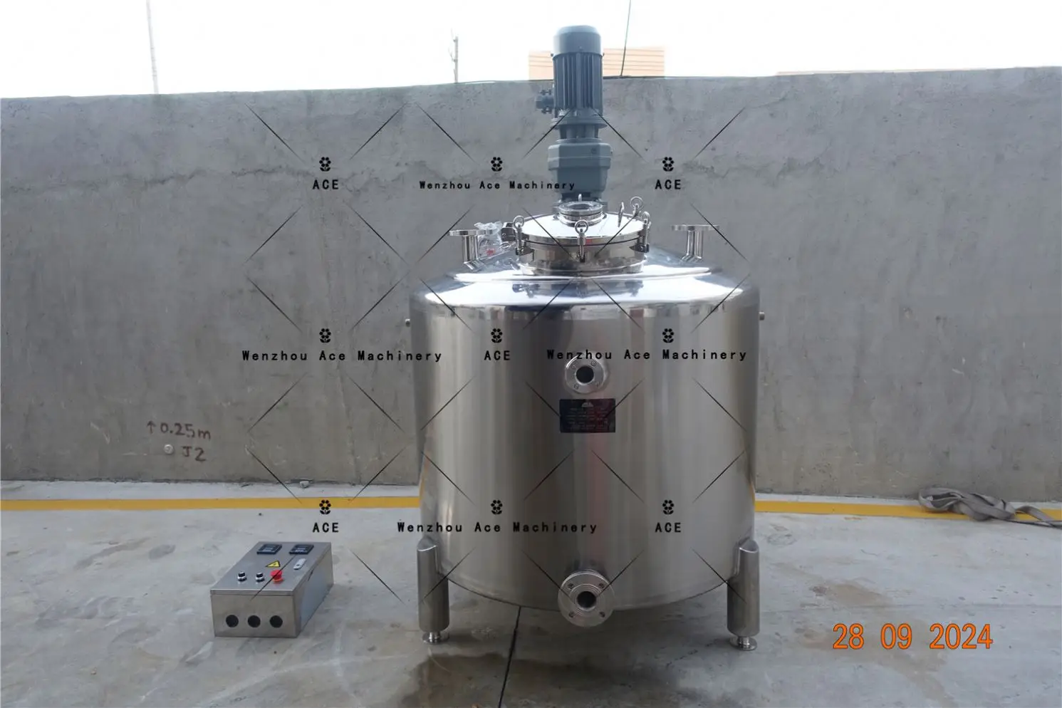 Aindustrial Carbomer Oil Cream Mixer With Lifting Homogenizer And High Shear Emulsifying Capability