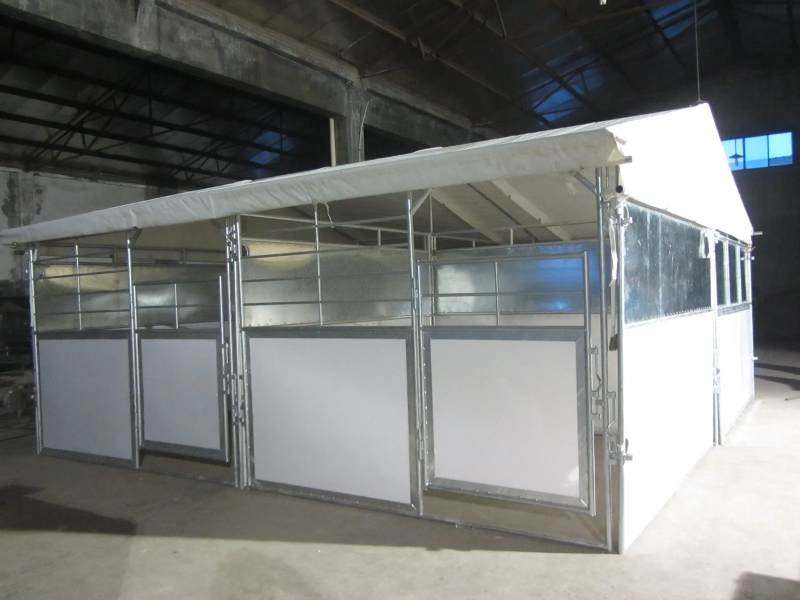 HDPE Portable Outdoor Horse Stable steel horse stall with Roof Temporary Mobile Temporary Mobile Horse Stable