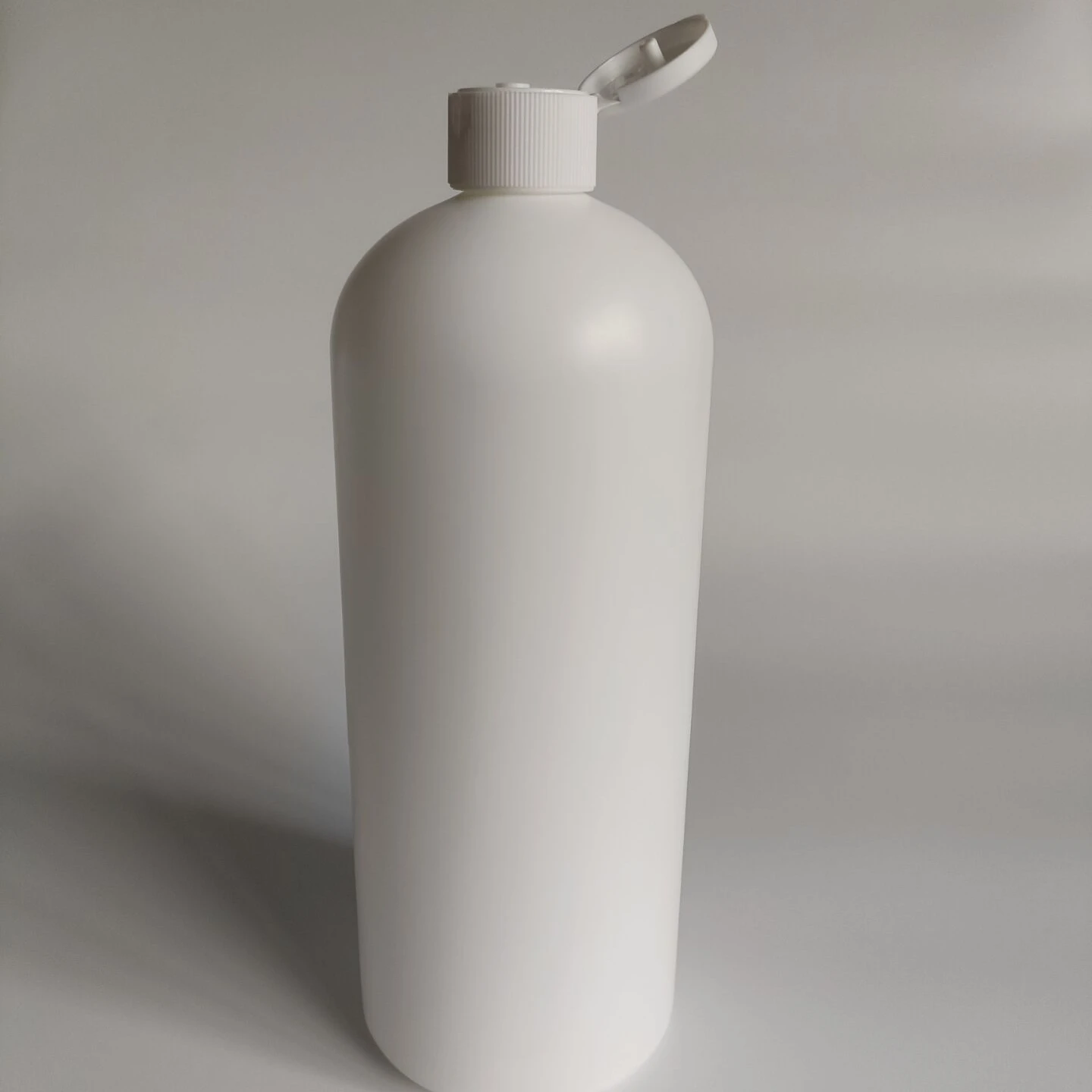 32oz 1000ml 1L HDPE plastic round shape matt white cosmetic shampoo conditioner shower gel emulsion squeeze bottle with flip cap
