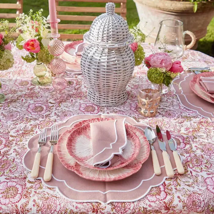 Wholesale New Design 45%  cotton 55% linen dusty rose cocktail napkins embroidered scallop edge