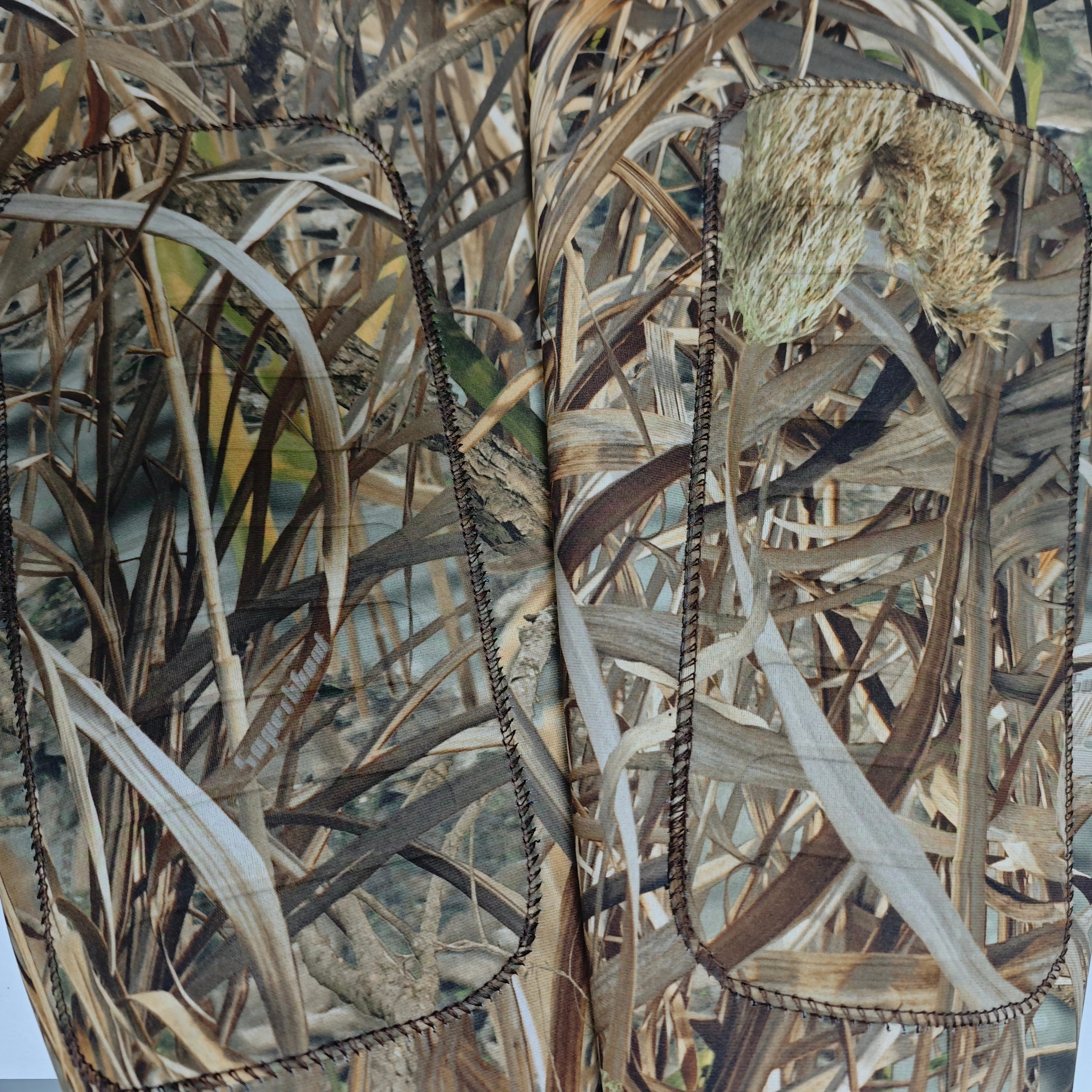 4.5 mm 600G Thinsulate boots camouflage chest wader with inner nylon pocket and two of 8 bullet bags hunting neoprene waders