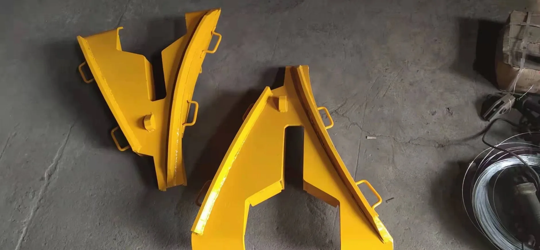 Rail track rerailing device Straddle rerailer used for railway maintenance