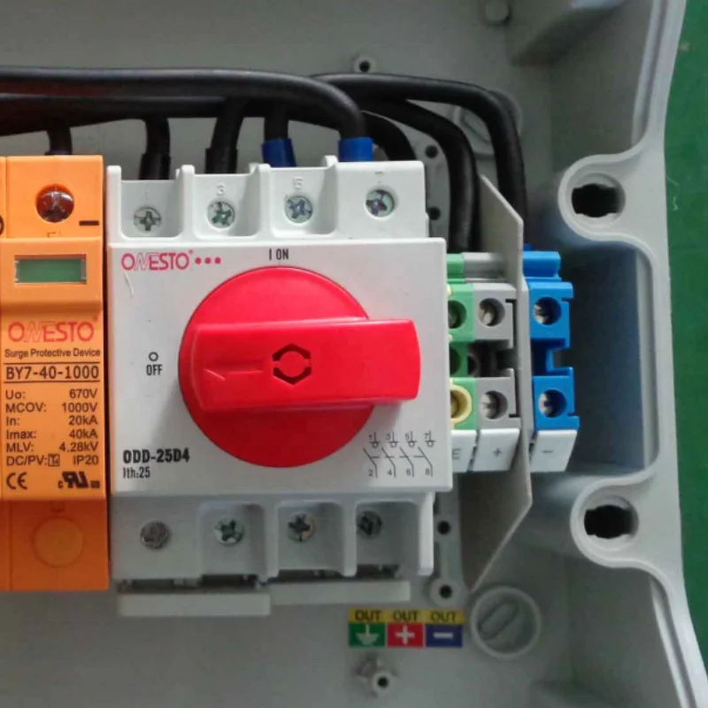 High Quality Electrical DC Combiner Box 1000V 25A PV String Isolation Box 2 String IP65 Plastic Distribution Box