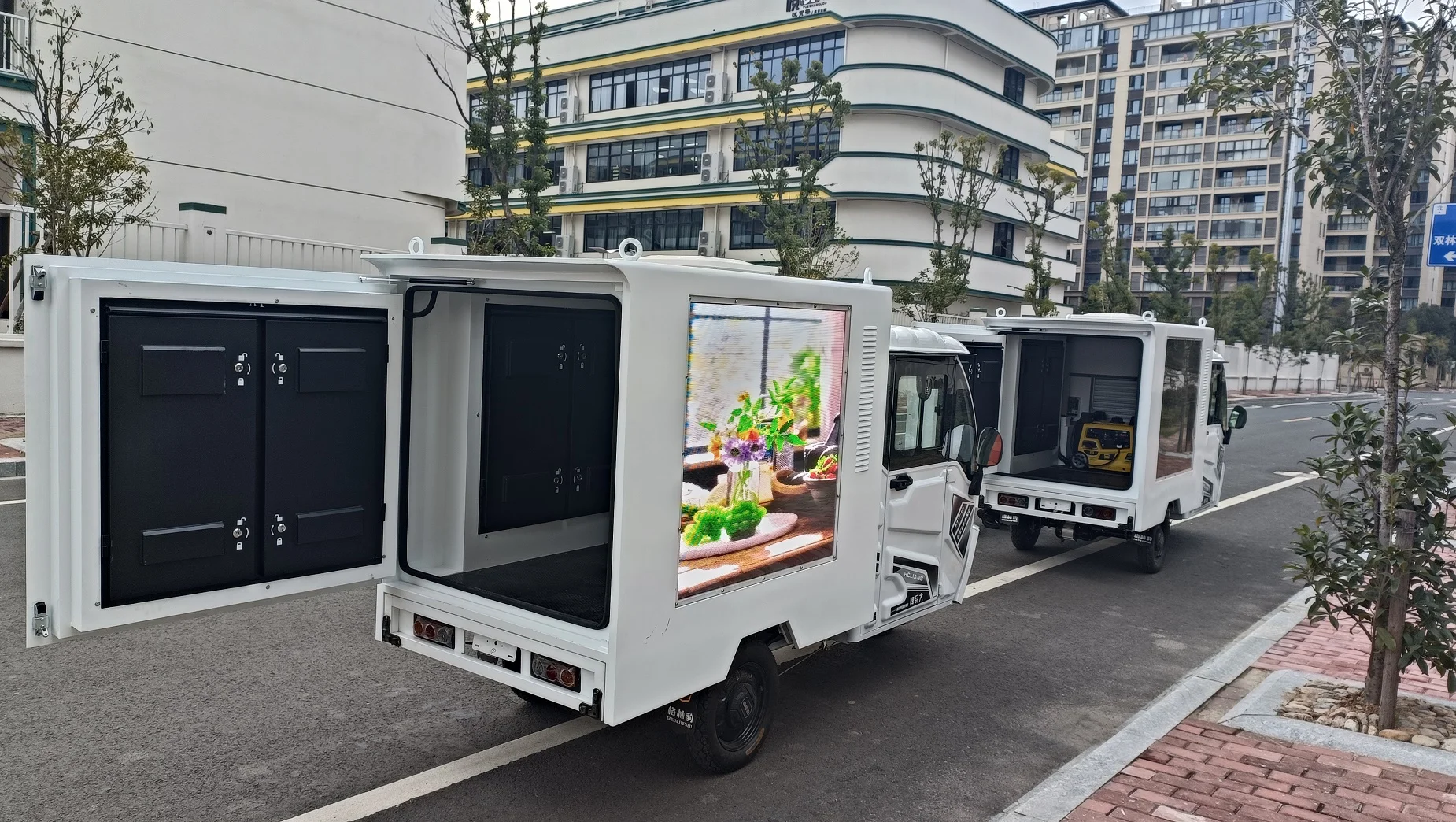 Outdoor Digital Billboard tricycle with Led Display mobile advertising tricycle Led billboard tricycle