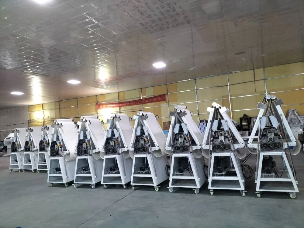 dough sheeter laminator dough flatter sheeter High quality electric power 220v pizza table top roller length 40cm dough sheeter