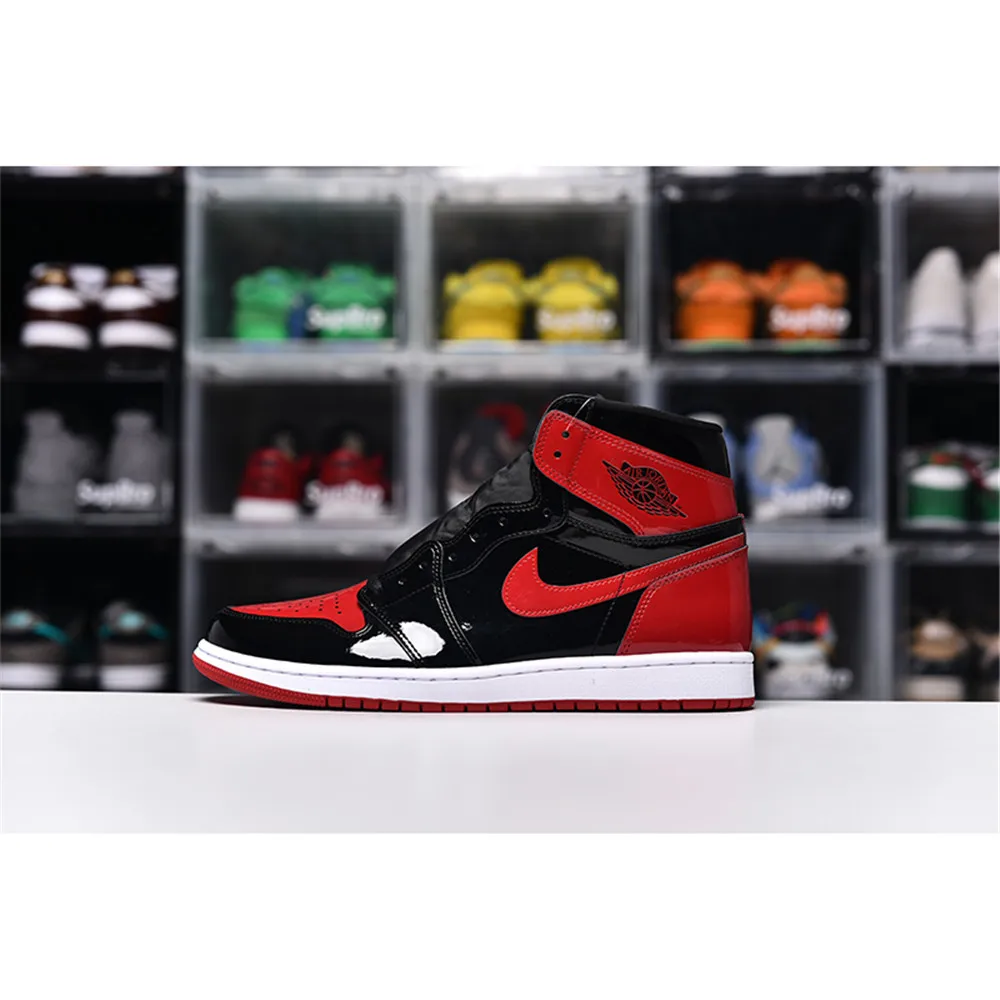 Air Jordan 1 Basketball Shoes 1s Black and Red Toe for Men Women High Sport Sneakers Nike Basketball Style Shoes
