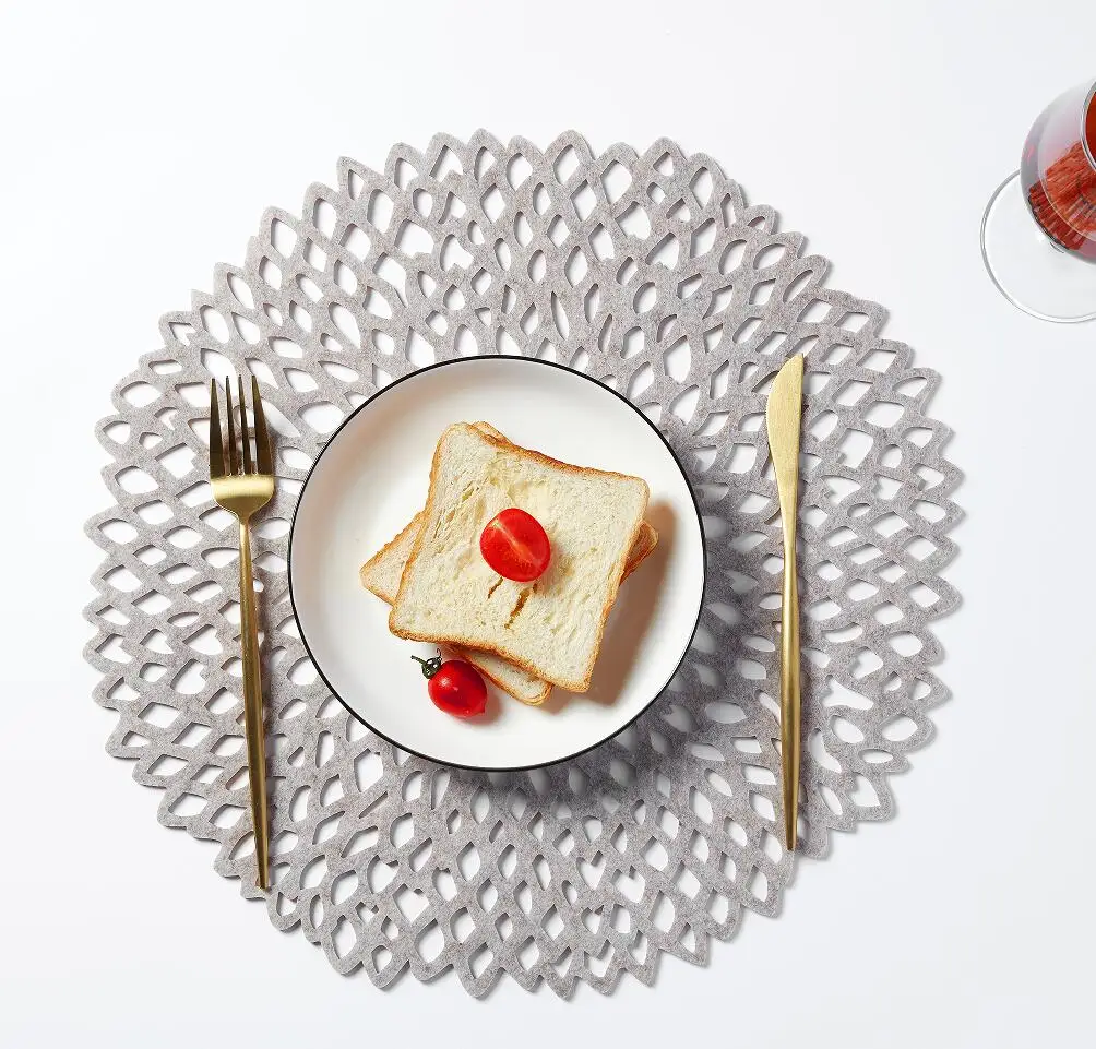 round flower hollow pattern Wholesale luxury PVC table placemat heat-resistant and stain-resistant table mat can b