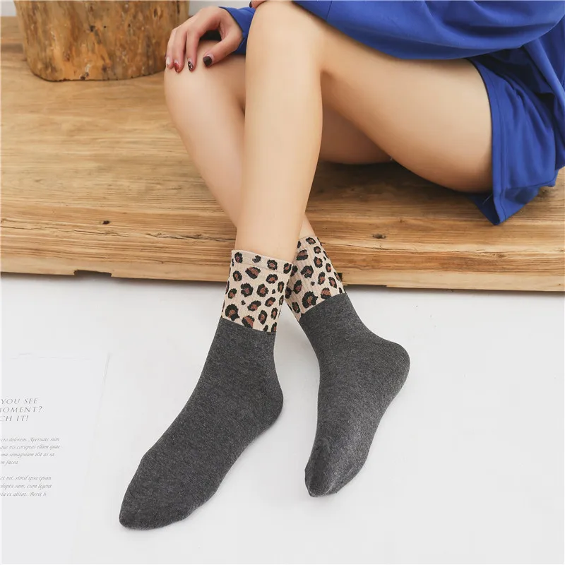 New design hot sale leopard cotton crew socks fashion  custom casual crew socks kniitted one size ladies socks