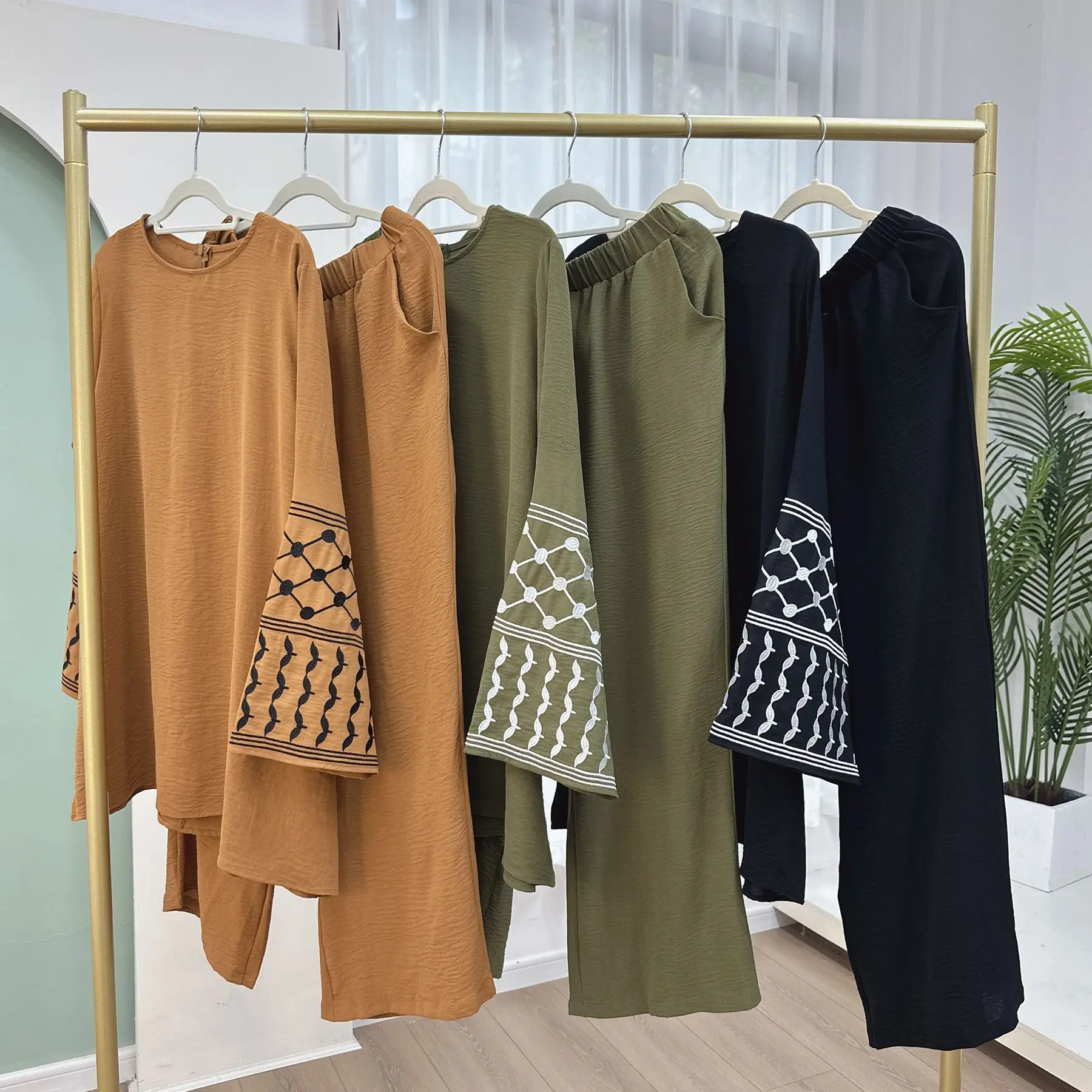 2025 Abaya Manufacturer Wrinkle Soft Crepe Embroidery Design 2 Piece Abaya Set Ramadan Dubai Abaya Islamic Clothing Women