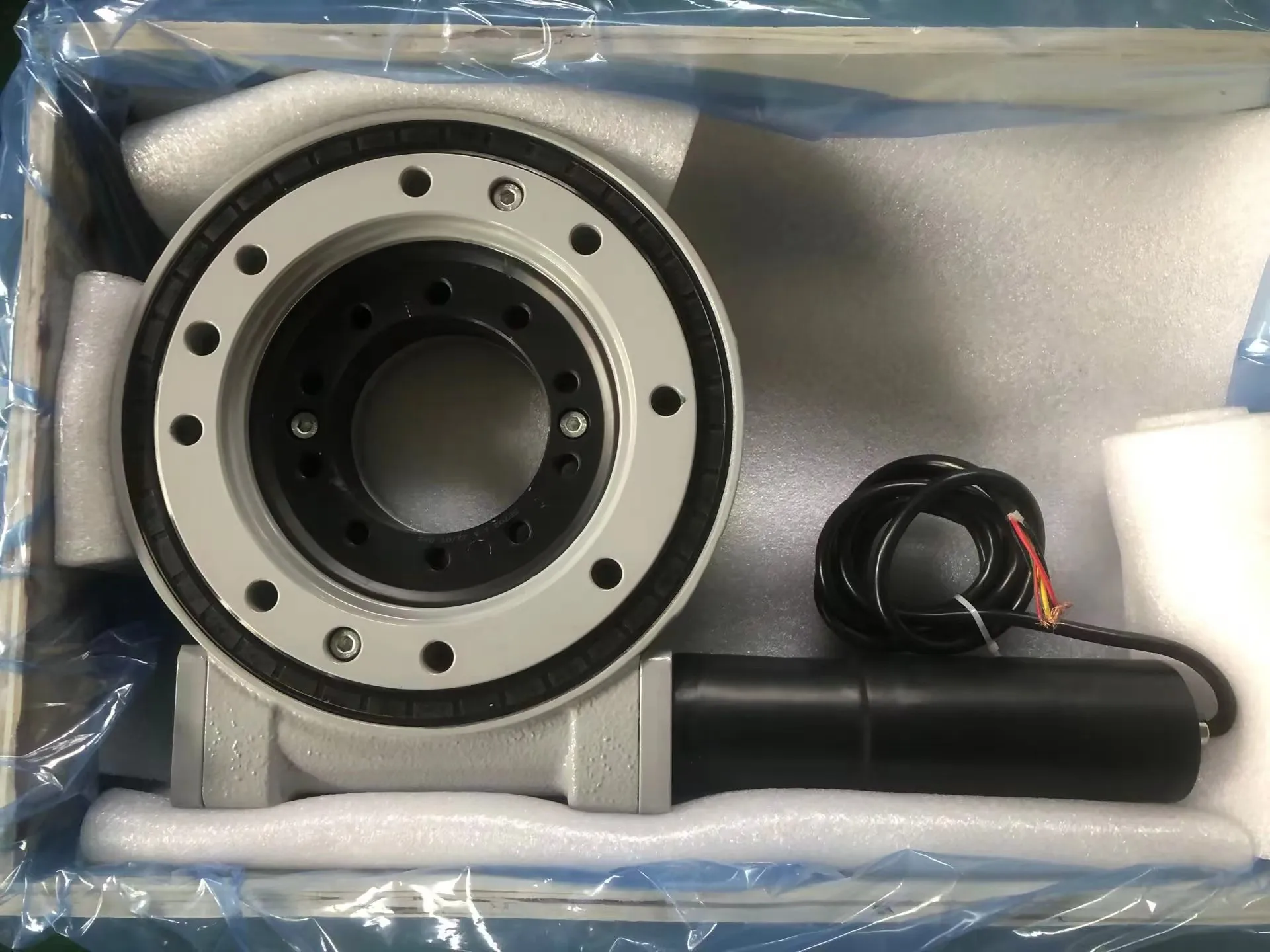 worm gear self-locked enclosed slewing drive se7 with hydraulic motor manufacturers and suppliers in China