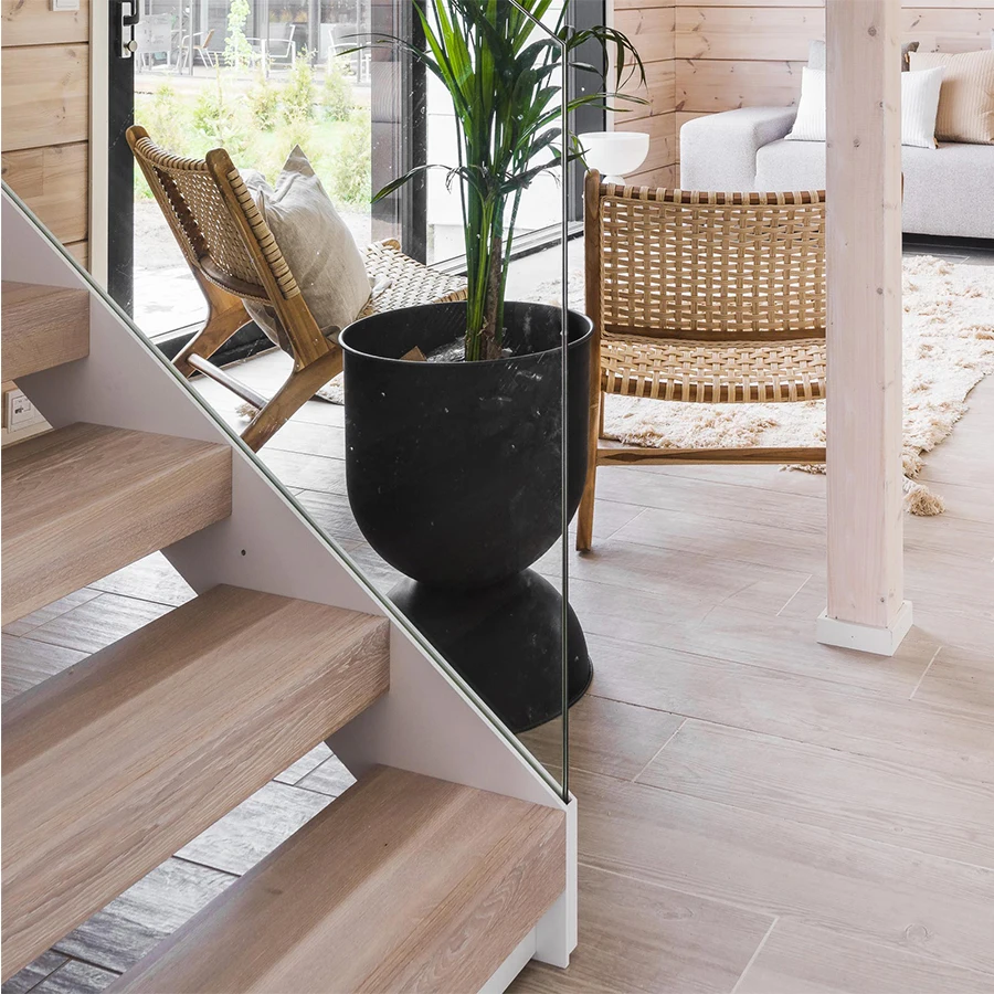 2023 New Design Single Beam Ready Made Glass Stairs Mono Stringer Stair Steel Support Staircase Metal Staircase GAOBO Factory