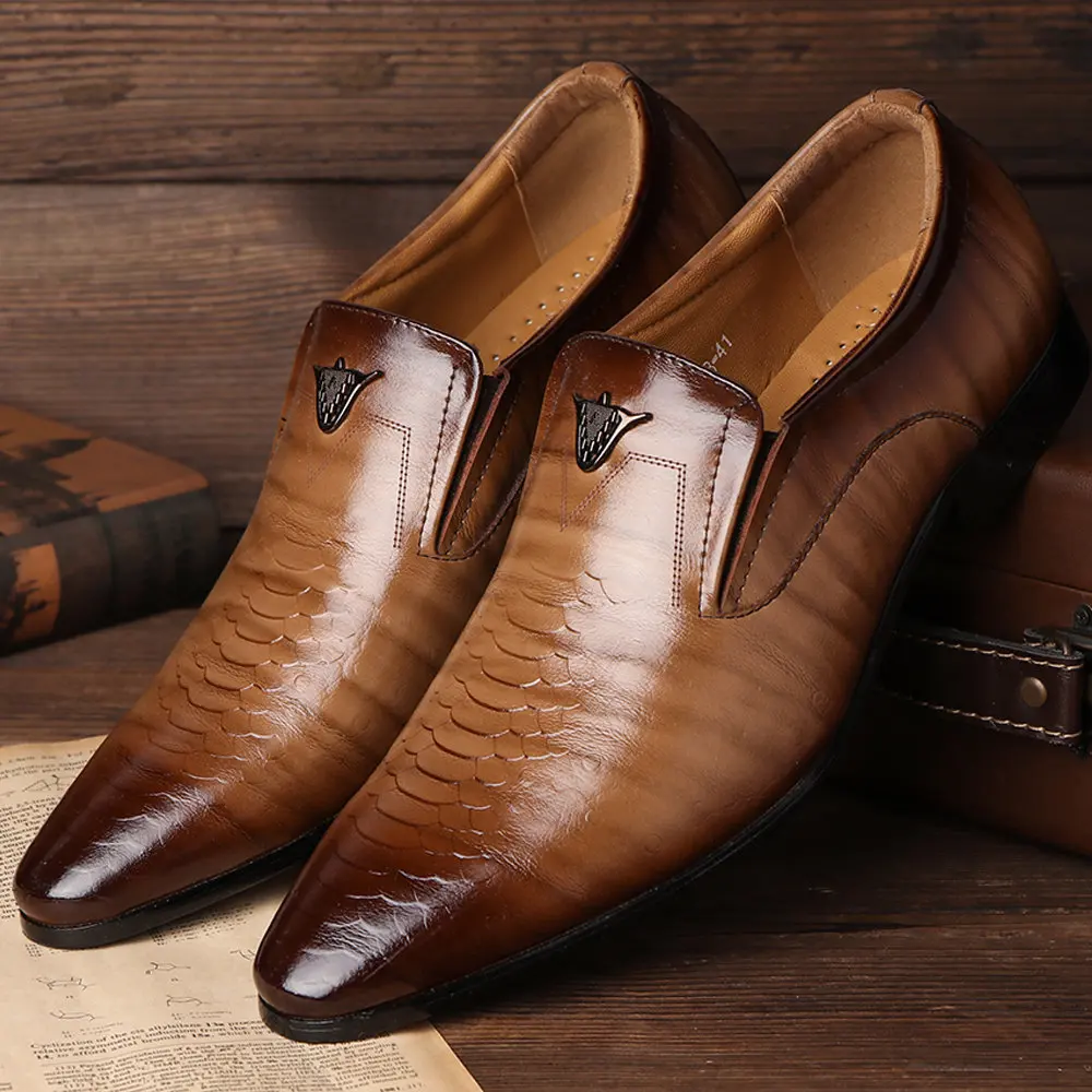 Fashion Design Man Casual Shoes Breathable Brogue Shoes High Quality Leather Leisure Formal Big Size Dress Shoes for Men Office