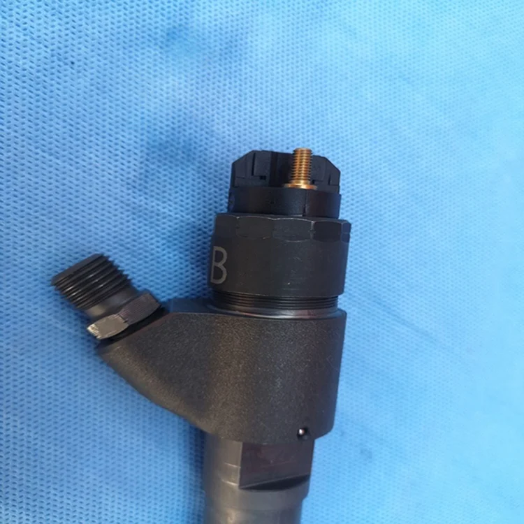 Good quality deutz TCD2013 engine parts fuel injector 04290986 04289311 D7E