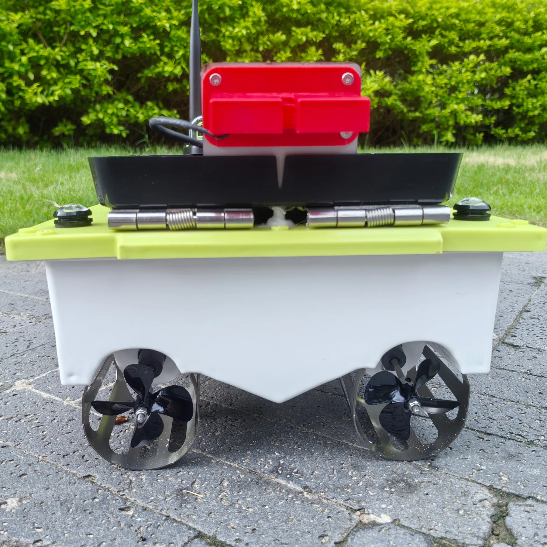 S80 Brushless Motor Super Speed Saltwater RC Fishing Bait Boat with GPS for Surf Fishing with,IP 66 Waterproof,5 Meters/Second