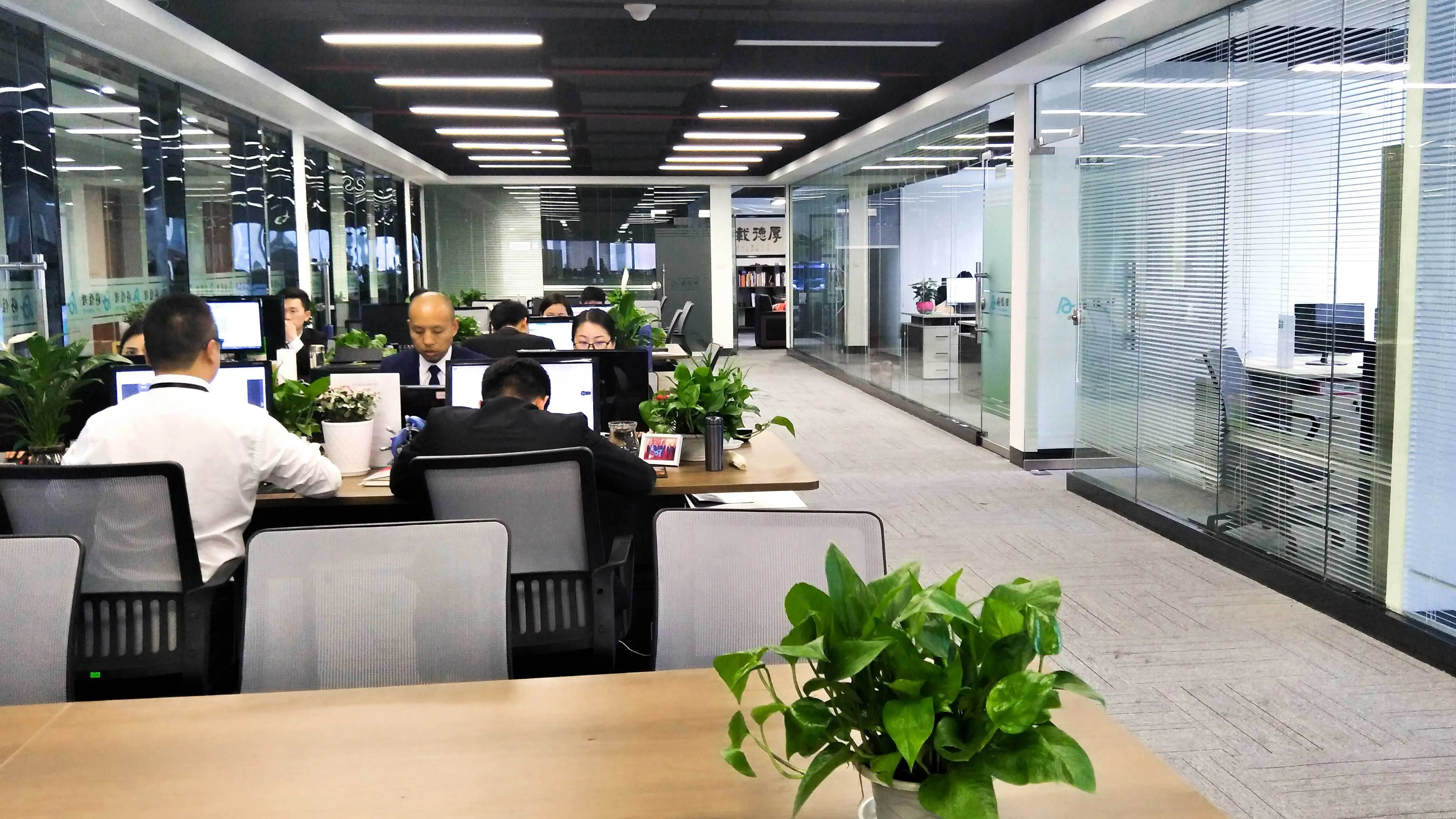 Good Price Original New DELL 960GB SATA SSD 2.5" with 3.5" caddy for r750 server