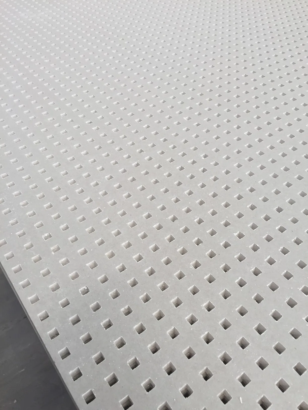 regular hole Moistureproof perforated acoustic gypsum board in dubai
