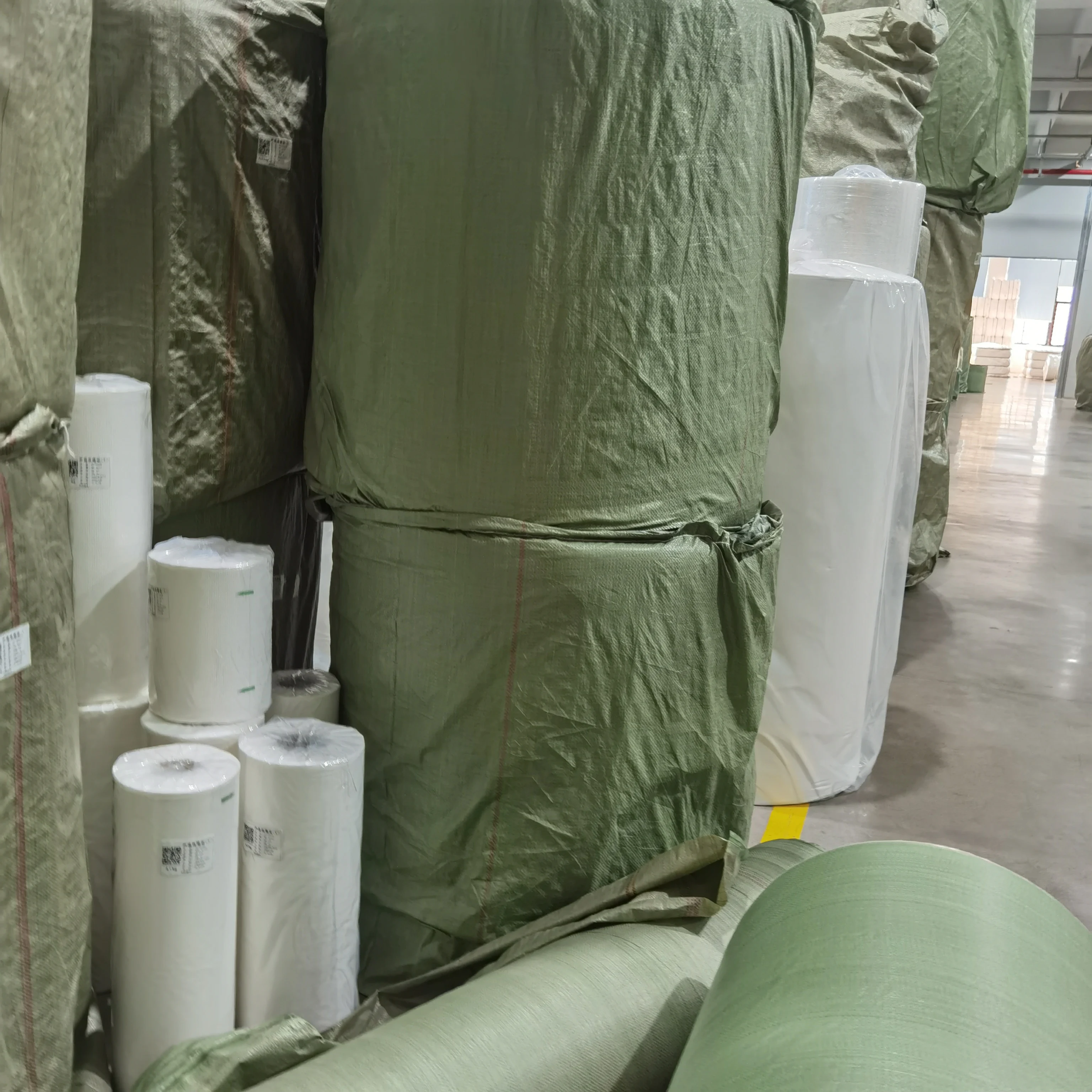 100% Viscose Rayon  Non Woven Fabric Embossed Pattern White Color Parallel Cross Pearl Spunlace Nonwoven Fabric  for Washcloth J