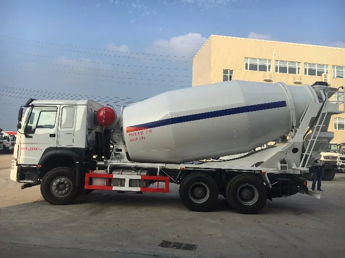 3 Axle Cement Bulker Tank Truck Trailer 45-80 Tons Capacity Diesel Engine Powered Cement Bulk Semi-Trailer