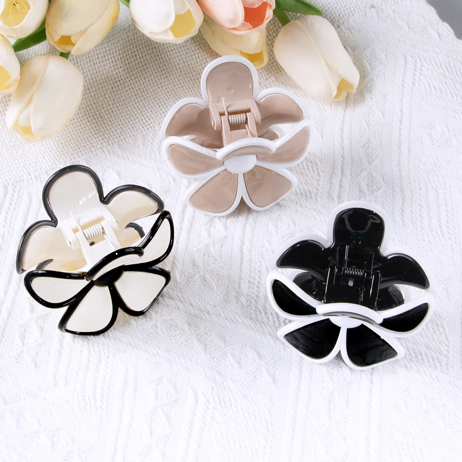 Sweet Frosted Medium Size Five Petal Flower Claw Clip Elegant Flower Hair Clips for Women Hair Accessories